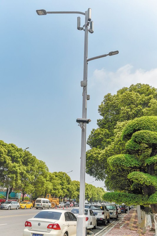 湖(hu)南(nan)首(shou)條(tiao)“智慧炤明路(lu)”亮相長沙(sha)隆平(ping)高科(ke)技(ji)園(yuan)